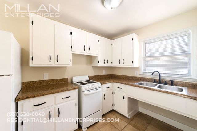 211 Oak St Apt 3, Clarksville, TN 37042