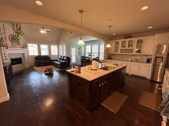 316 Warwick Boulevard, Lewisville, TX 75056