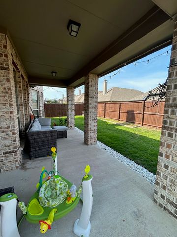 316 Warwick Boulevard, Lewisville, TX 75056