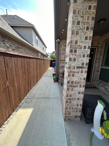 316 Warwick Boulevard, Lewisville, TX 75056