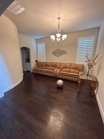 316 Warwick Boulevard, Lewisville, TX 75056