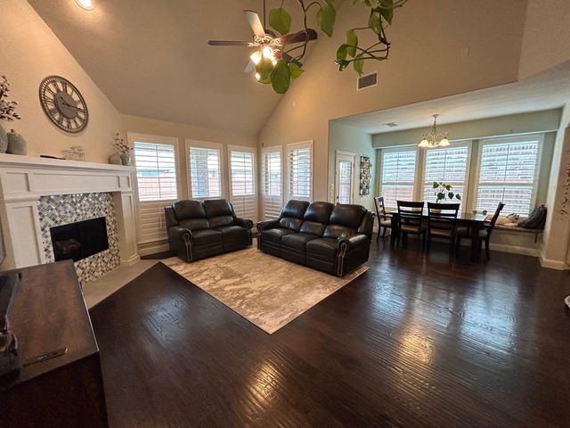 316 Warwick Boulevard, Lewisville, TX 75056