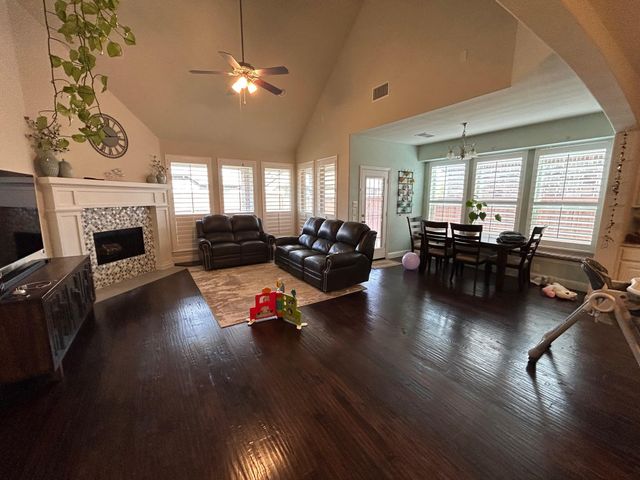 316 Warwick Boulevard, Lewisville, TX 75056