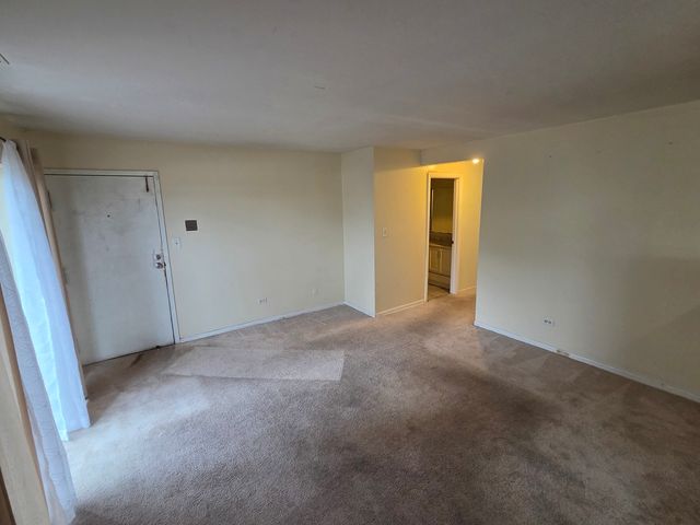 1761 W Algonquin Road 1B, Mount Prospect, IL 60056