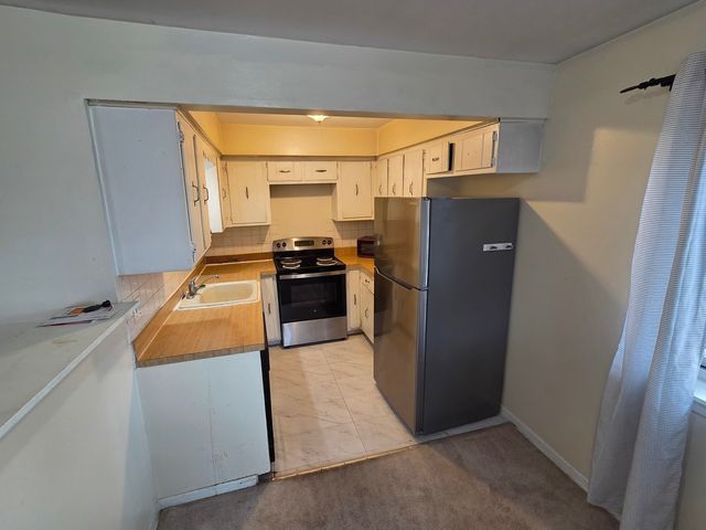 1761 W Algonquin Road 1B, Mount Prospect, IL 60056