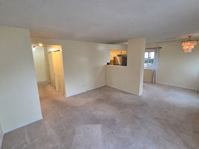 1761 W Algonquin Road 1B, Mount Prospect, IL 60056