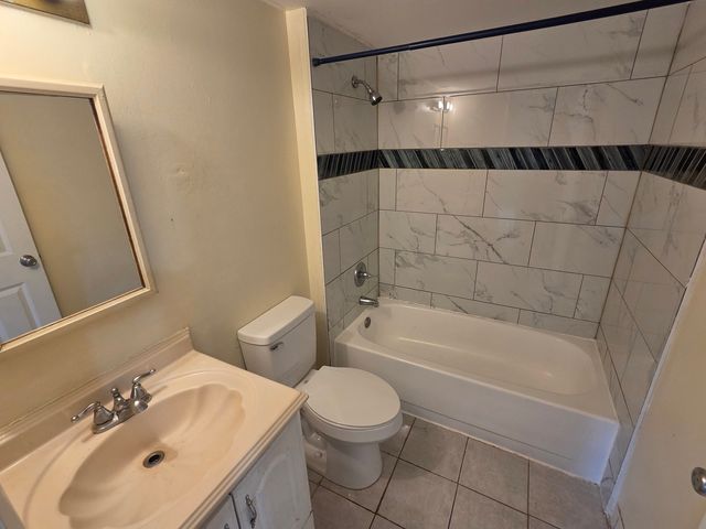 1761 W Algonquin Road 1B, Mount Prospect, IL 60056