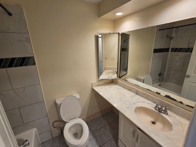 1761 W Algonquin Road 1B, Mount Prospect, IL 60056