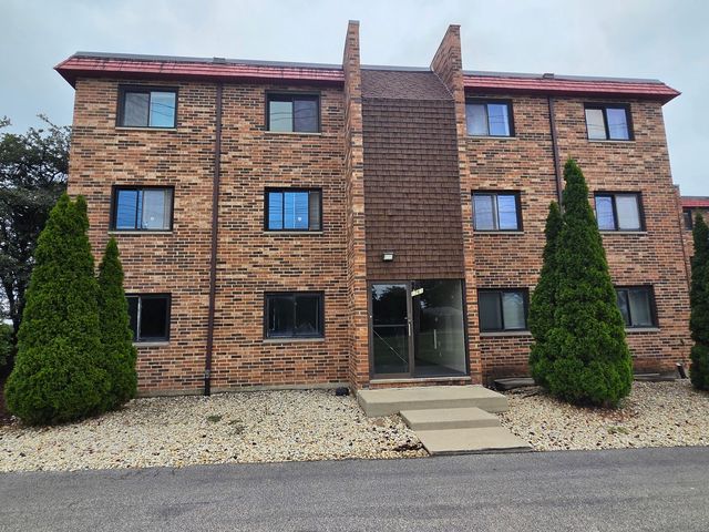 1761 W Algonquin Road 1B, Mount Prospect, IL 60056