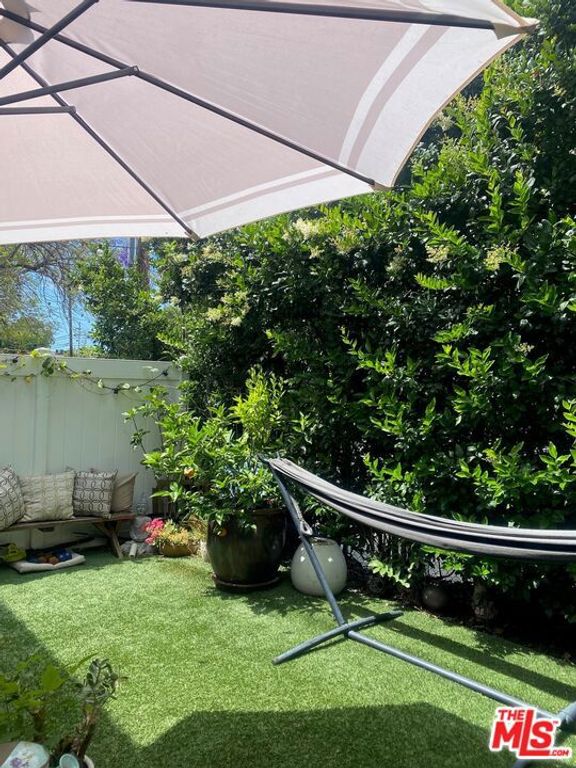 6254 Whitsett Avenue, North Hollywood, CA 91606