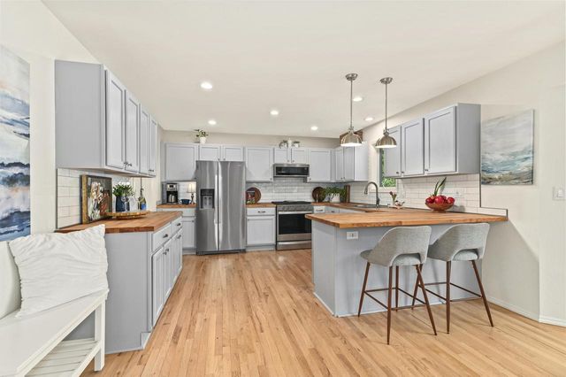 412 E Red Pine CIRCLE, Dousman, WI 53118