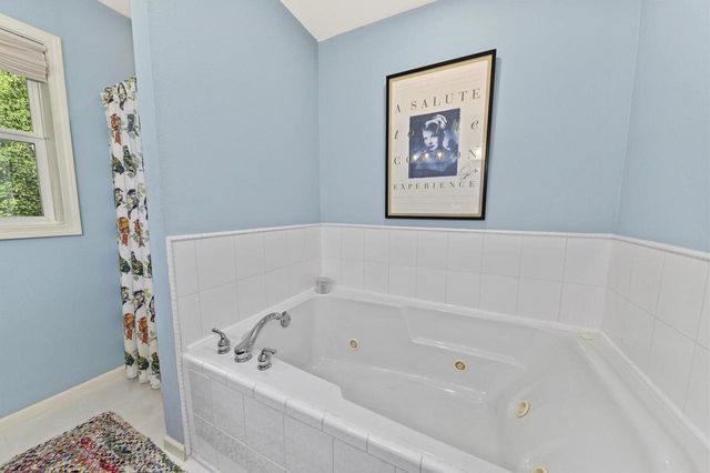 412 E Red Pine CIRCLE, Dousman, WI 53118
