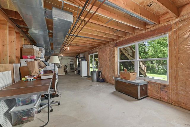 412 E Red Pine CIRCLE, Dousman, WI 53118