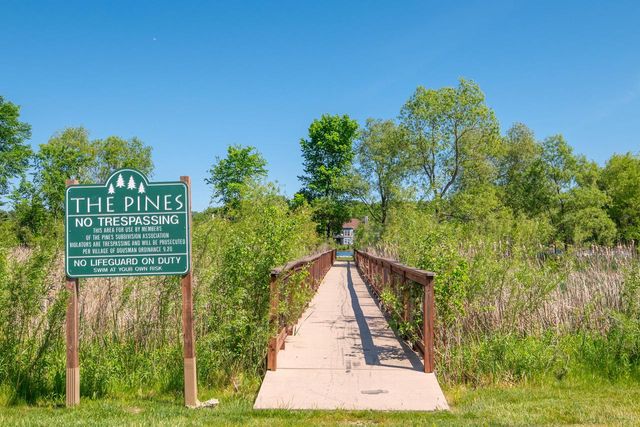 412 E Red Pine CIRCLE, Dousman, WI 53118