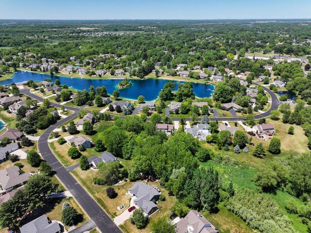 412 E Red Pine CIRCLE, Dousman, WI 53118