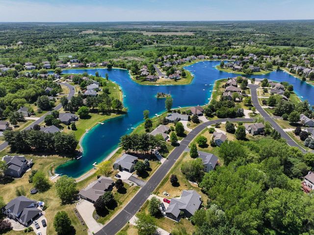 412 E Red Pine CIRCLE, Dousman, WI 53118