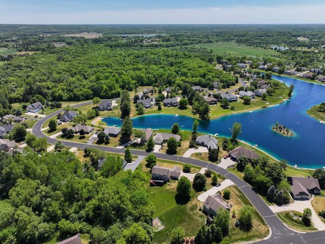 412 E Red Pine CIRCLE, Dousman, WI 53118