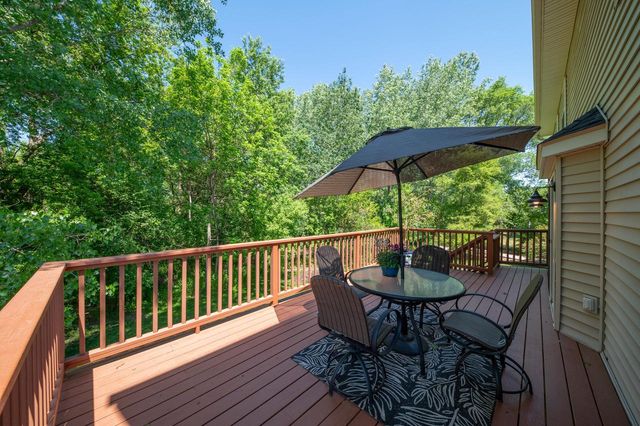 412 E Red Pine CIRCLE, Dousman, WI 53118