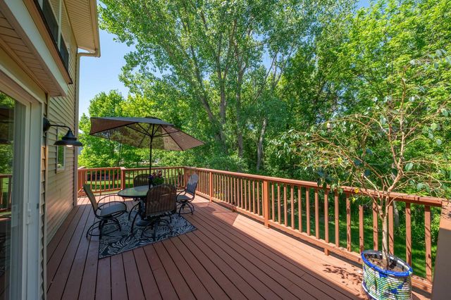 412 E Red Pine CIRCLE, Dousman, WI 53118