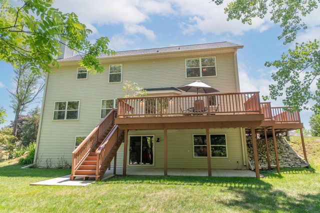 412 E Red Pine CIRCLE, Dousman, WI 53118