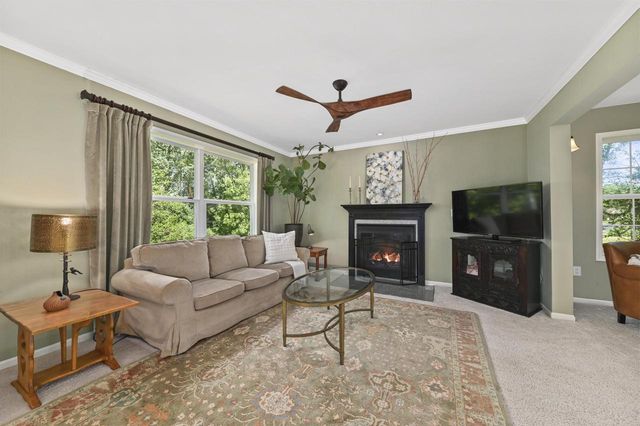 412 E Red Pine CIRCLE, Dousman, WI 53118