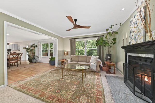412 E Red Pine CIRCLE, Dousman, WI 53118