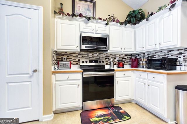 407 Gladiola Drive, Auburn, GA 30011