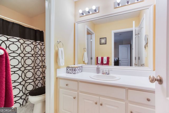 407 Gladiola Drive, Auburn, GA 30011