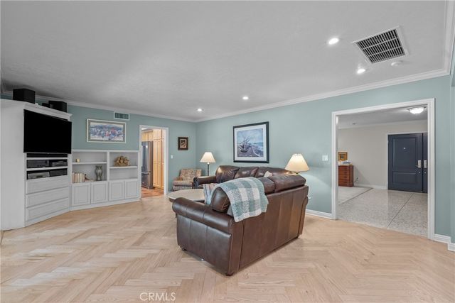 9513 Bianca, Northridge, CA 91325