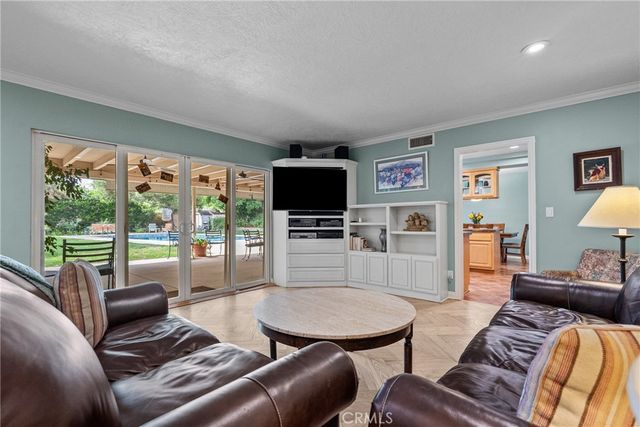 9513 Bianca, Northridge, CA 91325