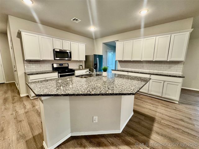 11424 S 282nd East Avenue S, Coweta, OK 74429