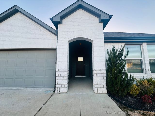 11424 S 282nd East Avenue S, Coweta, OK 74429