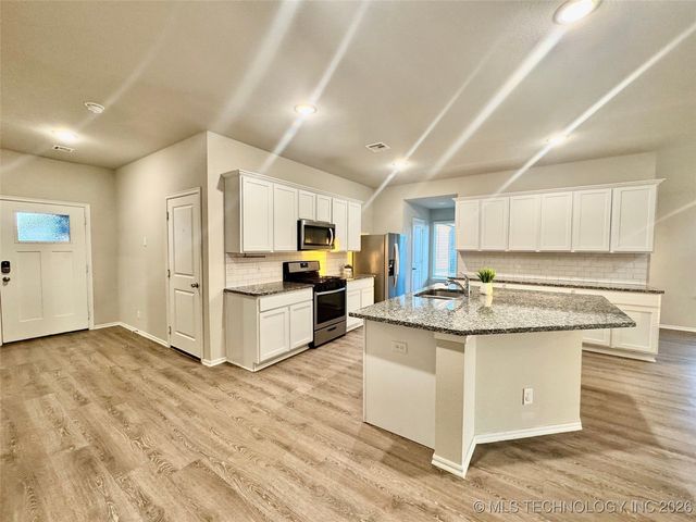 11424 S 282nd East Avenue S, Coweta, OK 74429