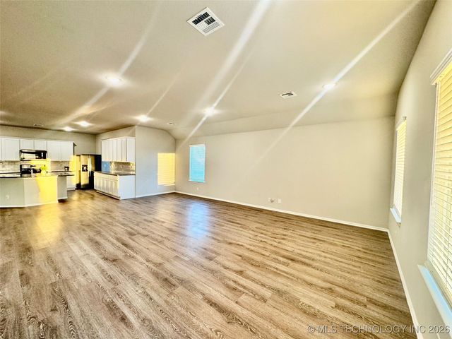 11424 S 282nd East Avenue S, Coweta, OK 74429