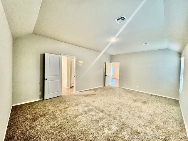 11424 S 282nd East Avenue S, Coweta, OK 74429