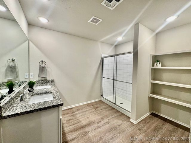 11424 S 282nd East Avenue S, Coweta, OK 74429