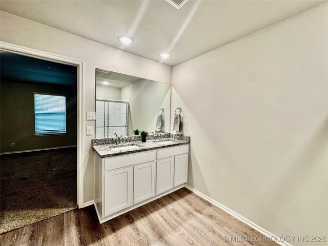 11424 S 282nd East Avenue S, Coweta, OK 74429