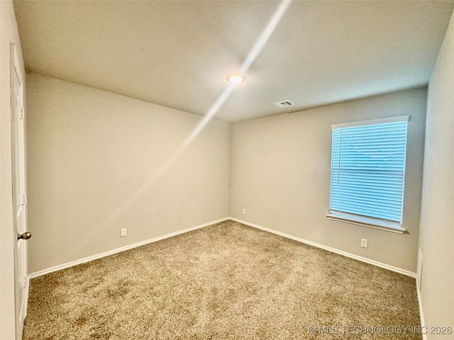 11424 S 282nd East Avenue S, Coweta, OK 74429