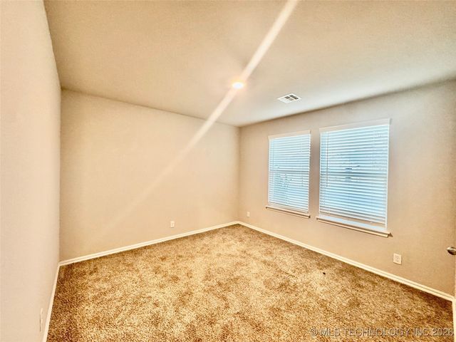 11424 S 282nd East Avenue S, Coweta, OK 74429