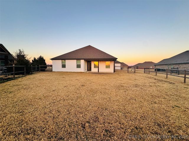 11424 S 282nd East Avenue S, Coweta, OK 74429