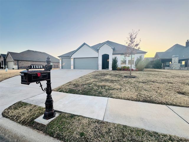 11424 S 282nd East Avenue S, Coweta, OK 74429