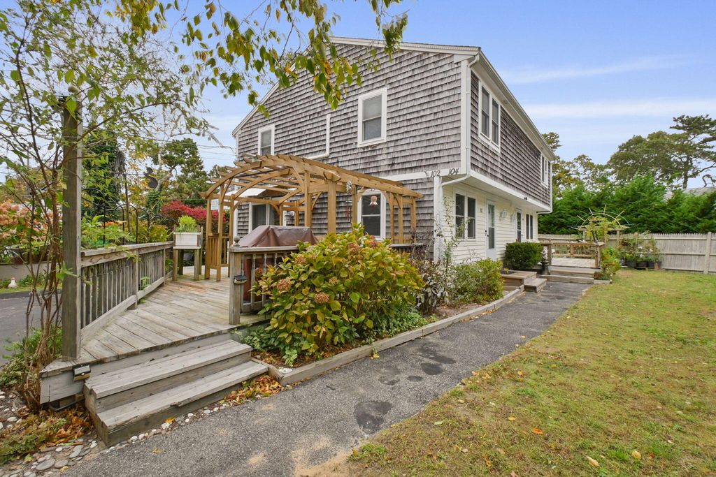102 Sea Street, Dennis Port, MA 02639