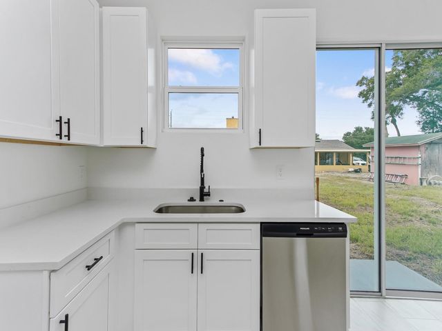 2048 DIXIE AVENUE, Sanford, FL 32771