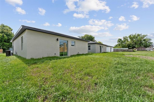 2048 DIXIE AVENUE, Sanford, FL 32771