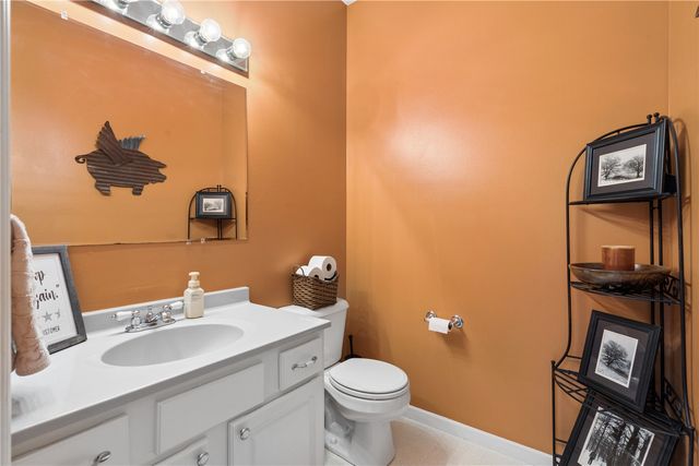 324 Valley Drive, Center Point, IA 52213
