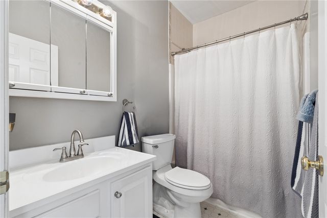 324 Valley Drive, Center Point, IA 52213