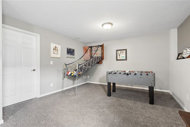 324 Valley Drive, Center Point, IA 52213
