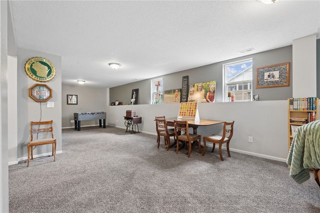 324 Valley Drive, Center Point, IA 52213
