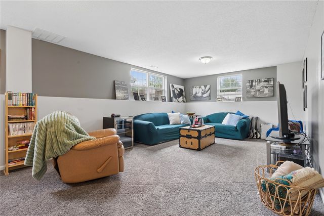 324 Valley Drive, Center Point, IA 52213