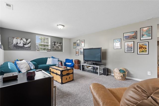 324 Valley Drive, Center Point, IA 52213